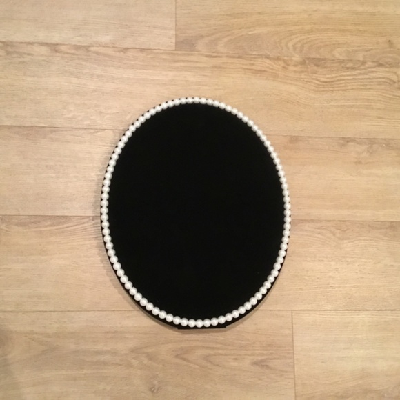 Oval Velvet Pearl Display Easel For Jewelry - Picture 3 of 5
